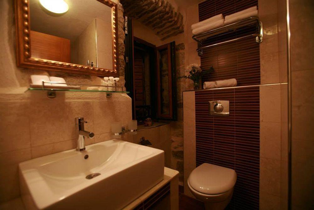 Hotel Art Galathea 3*